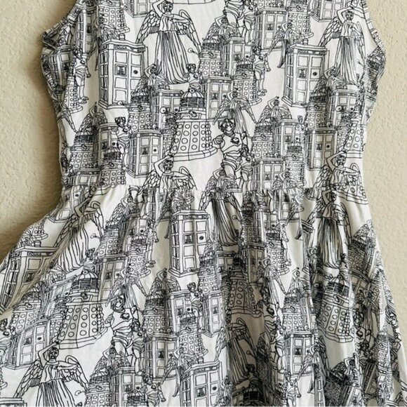 Doctor Who Her Universe Bad Guy Dress Size Medium - Picture 6 of 8